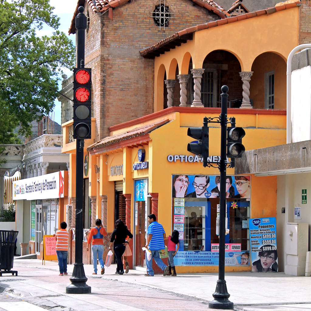 irl-ornamental-traffic-signal-pole-04