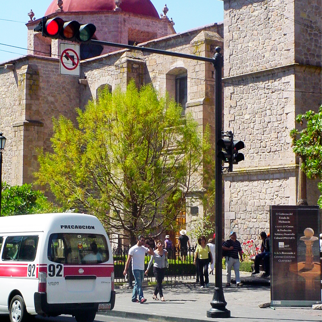 irl-ornamental-traffic-signal-pole-06